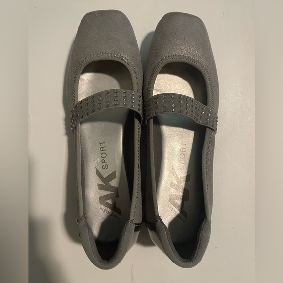 Silver flats with sequins - Anne Klein sport - size 6.5 - Picture 1 of 2